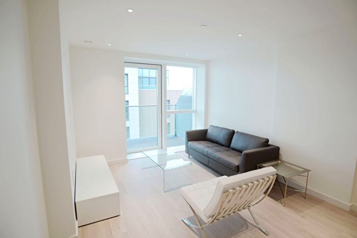 2 Bedroom Flat To Rent In Devan Grove, London, N4