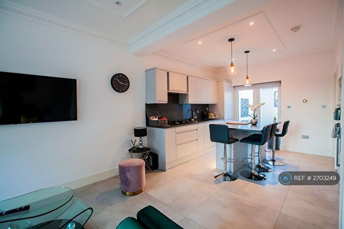 3 Bedroom Semi Detached House To Rent In Warwick Grove, Surbiton, KT5