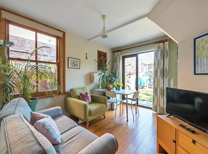 1 Bedroom Flat For Sale In Litchfield Gardens, NW10