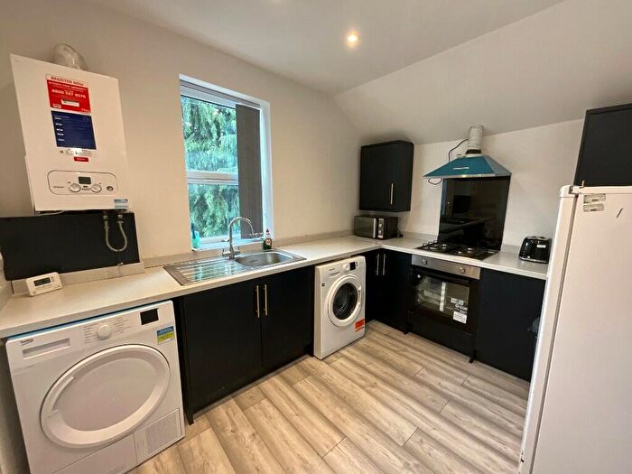 2 Bedroom Flat To Rent In Derby Road, Nottingham, Nottinghamshire, NG7