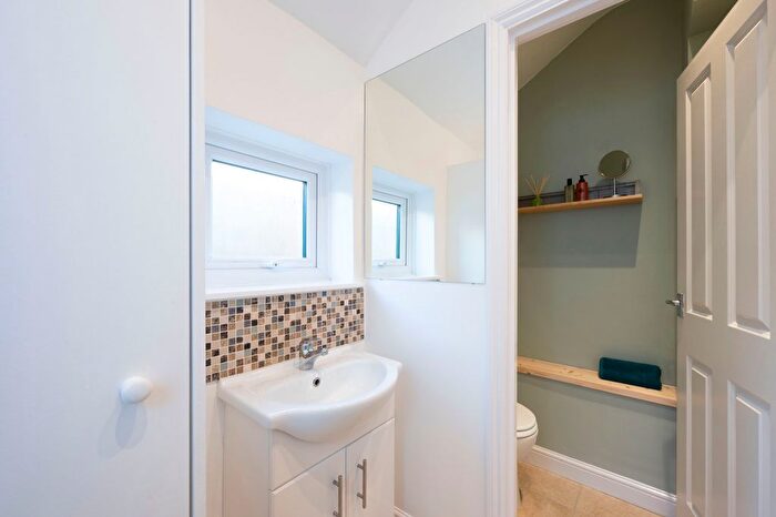 1 Bedroom Flat For Sale In Kingston Road, Raynes Park, SW20