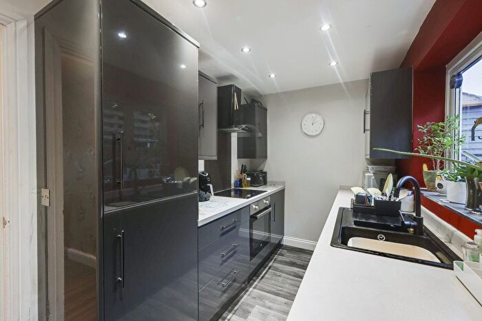 2 Bedroom Semi-Detached House For Sale In Lichfield Mount, Bradford, West Yorkshire, BD2