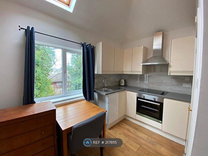 1 Bedroom Studio To Rent In Jersey Road, Hounslow, TW3