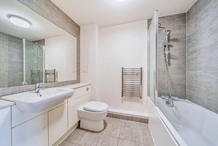 2 Bedroom Flat For Sale In Heritage Avenue, Colindale, London, NW9