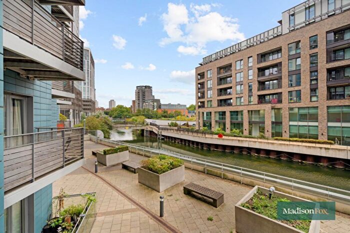 1 Bedroom Apartment For Sale In High Street, Stratford, E15
