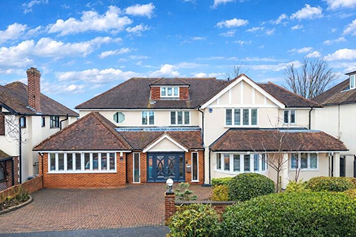 5 Bedroom Detached House For Sale In The Dell, Woodford Green, IG8