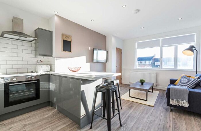 4 Bedroom Flat To Rent In Woodsley Road, Leeds, LS2