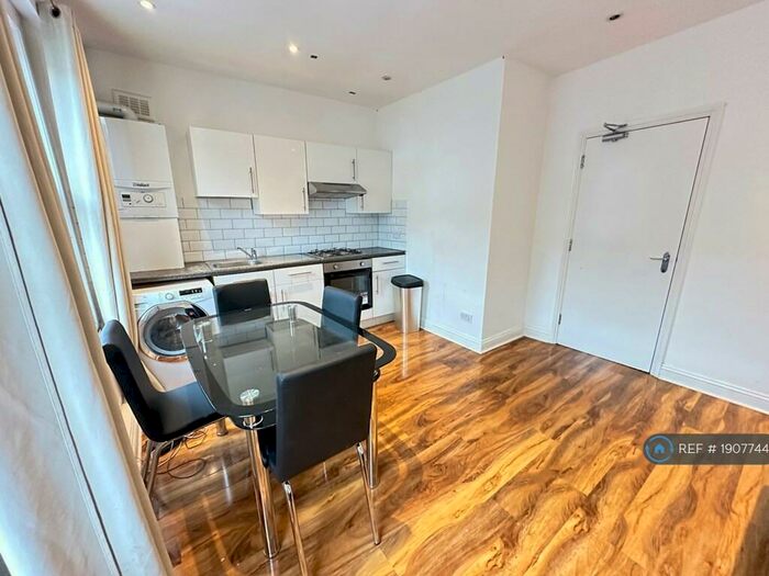 4 Bedroom Flat To Rent In Flaxman Rd, Brixton, SE5