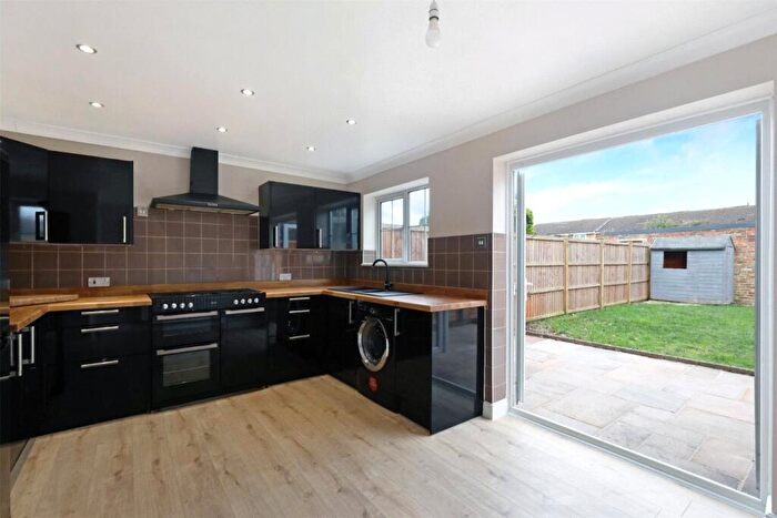 3 Bedroom House To Rent In Pennyfield, Cobham, Surrey, KT11