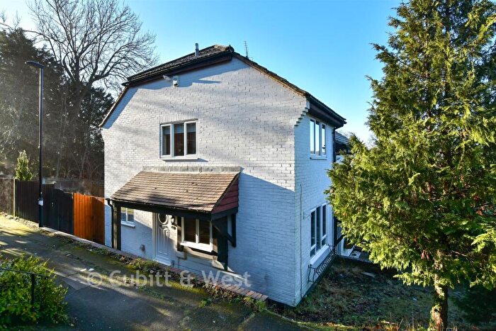 2 Bedroom End Of Terrace House For Sale In Aveling Close, Purley, Surrey, CR8