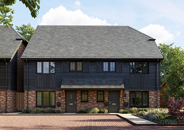 3 Bedroom Semi-Detached House For Sale In London Road, Gillingham, ME8