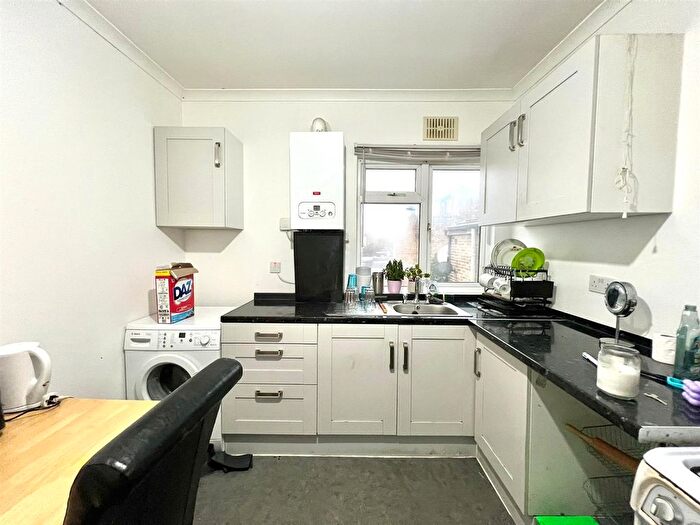 2 Bedroom Flat To Rent In Forest Road, London, E17
