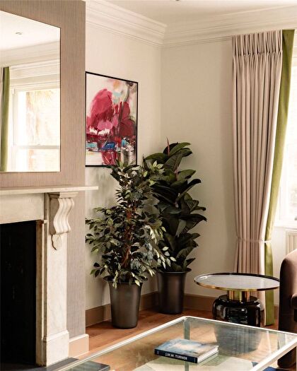 2 Bedroom Flat To Rent In Beaufort Gardens, Chelsea, SW3