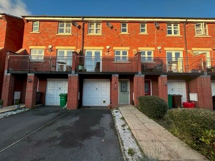 3 Bedroom Town House To Rent In Kelham Drive, Nottingham, NG5