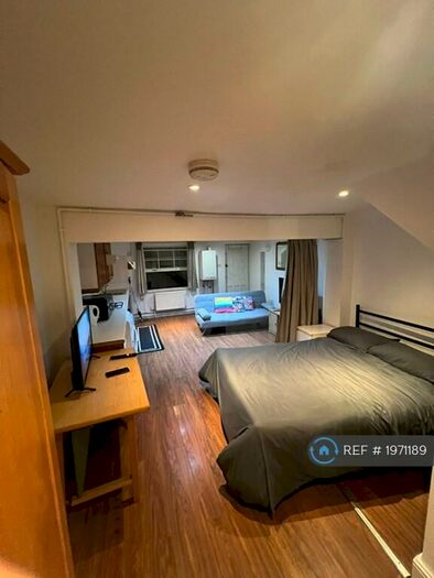 Studio To Rent In Caledonian Road, London, N1