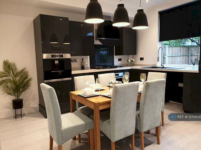 4 Bedroom Terraced House To Rent In Horsforth, Leeds, LS18