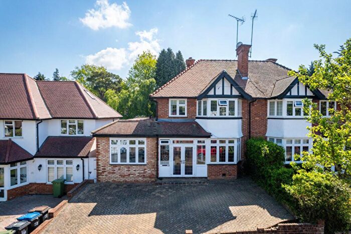 4 Bedroom Semi-Detached House For Sale In Crest Road, South Croydon, CR2