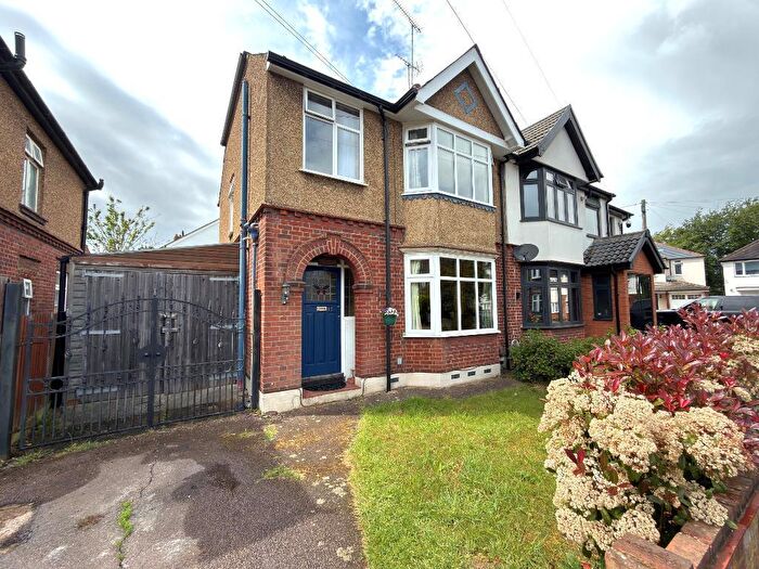 3 Bedroom Semi Detached House For Sale In St Michaels Crescent, New Bedford Road Area, Luton, Bedfordshire, LU3