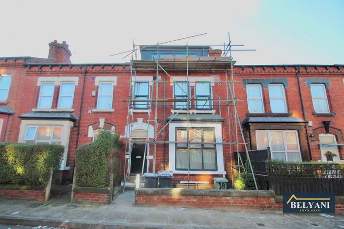 2 Bedroom Flat To Rent In Grange Terrace, Leeds, LS7