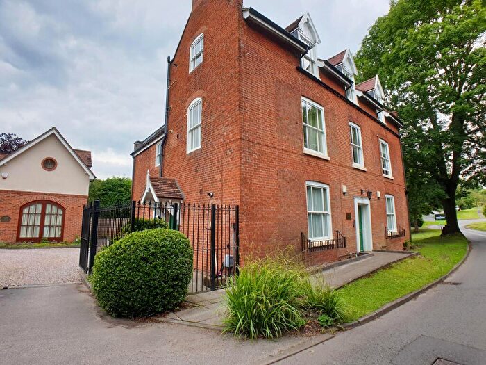 2 Bedroom Apartment To Rent In Hole Lane, Northfield, B31