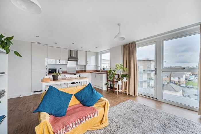 2 Bedroom Flat For Sale In Speckled Wood House, Maidenhead, Berkshire, SL6