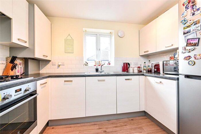 2 Bedroom Flat For Sale In Garstons Way, Alton, Hampshire, GU34