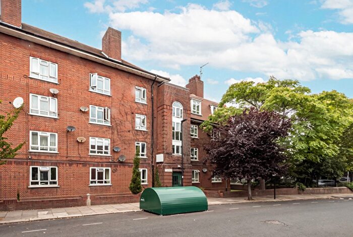 2 Bedroom Flat For Sale In Triangle Place, Clapham, London, SW4