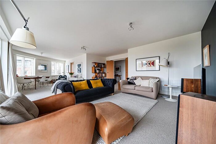 3 Bedroom Apartment For Sale In Alderman Tower, Redland, BS6