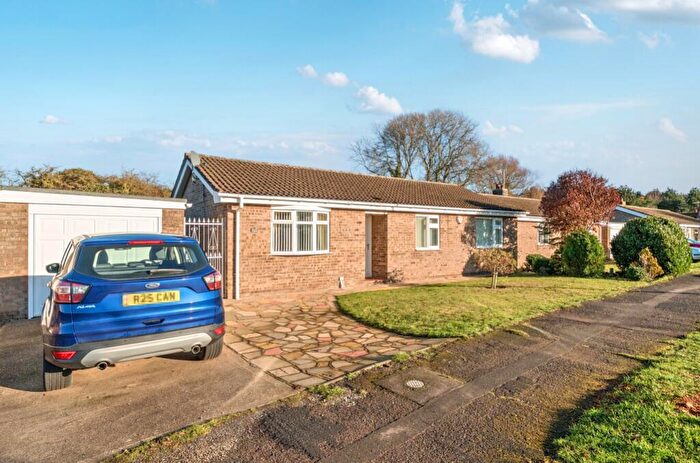 3 Bedroom Semi-Detached Bungalow For Sale In Mercia Drive, Ancaster, NG32