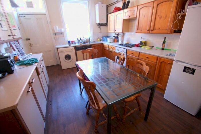 4 Bedroom Terraced House To Rent In Burchett Place, Woodhouse, Leeds, LS6