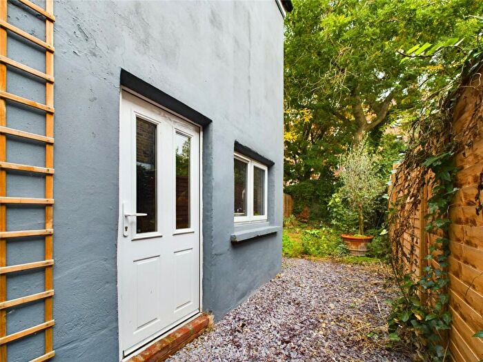 3 Bedroom Terraced House For Sale In Colls Road, London, SE15