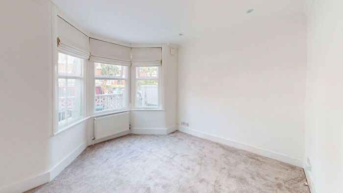 2 Bedroom Flat To Rent In Corsehill Street, London, SW16