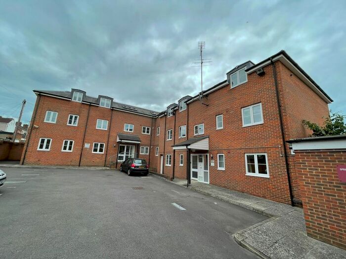 2 Bedroom Flat To Rent In Curtis Street, Swindon, SN1