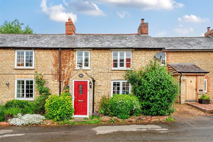 3 Bedroom Cottage For Sale In Lower Street, Pury End, NN12