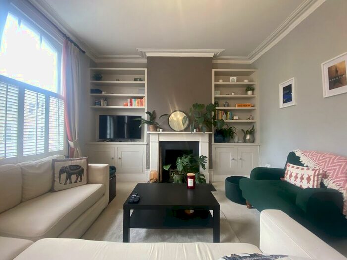 2 Bedroom Maisonette To Rent In Railton Road, Herne Hill, London, SE24