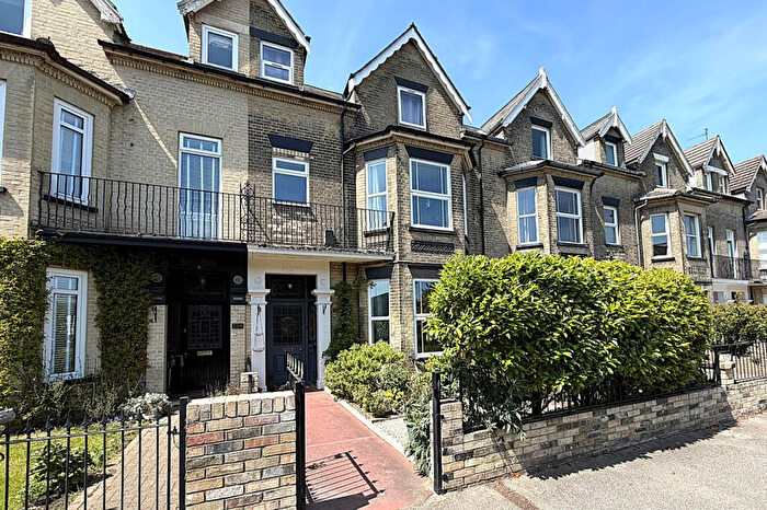 6 Bedroom Terraced House For Sale In London Road South, NR33