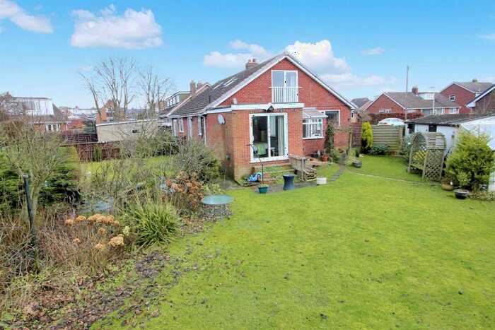4 Bedroom Semi-Detached Bungalow To Rent In West Garth Gardens, Cayton, Scarborough, YO11