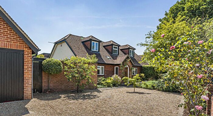 3 Bedroom Detached House For Sale In Bruce Avenue, Shepperton, Surrey, TW17