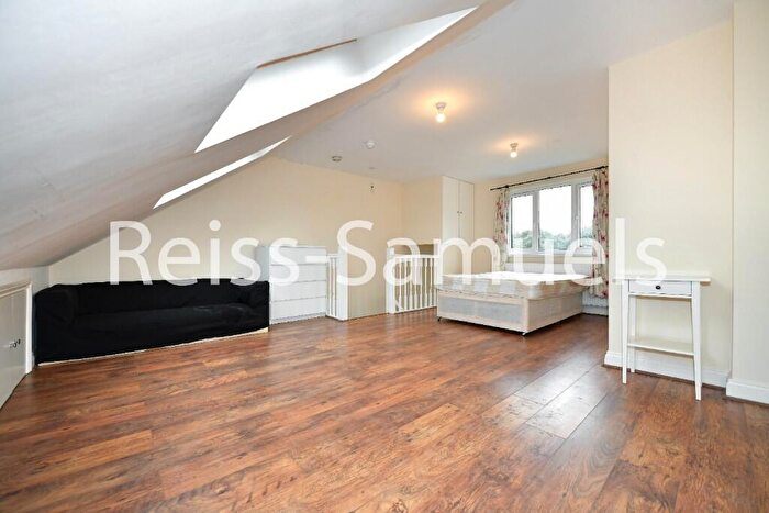 6 Bedroom Town House To Rent In Ambassador Square, London, E14