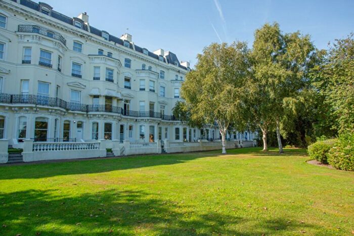 2 Bedroom Flat For Sale In Clifton Gardens, Folkestone, Kent, CT20