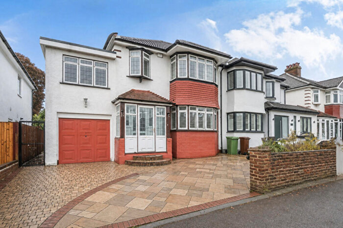 4 Bedroom Semi-Detached House To Rent In Sherwood Way, West Wickham, BR4