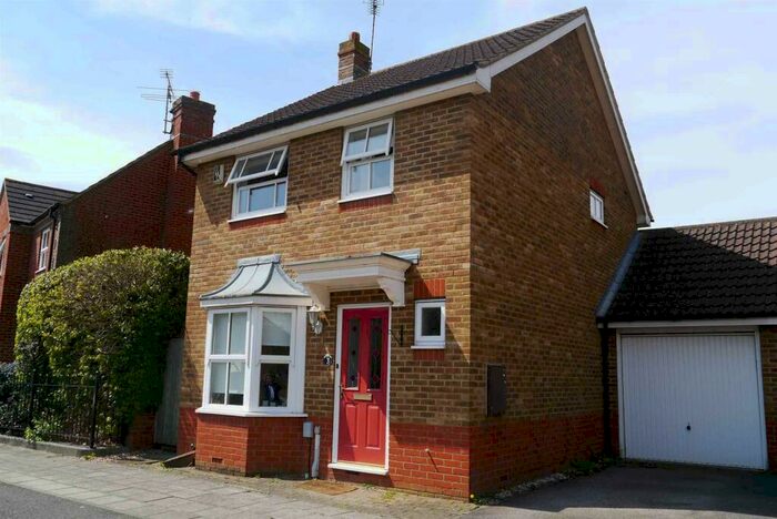3 Bedroom House To Rent In Fairford Leys Way, Aylesbury, HP19