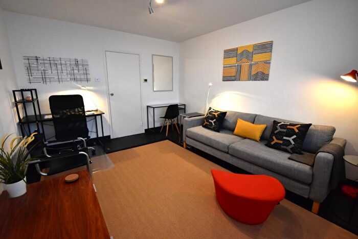 1 Bedroom Flat To Rent In Peregrine House, Angel, London, EC1V