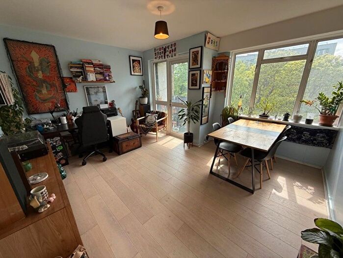 3 Bedroom Flat To Rent In Shoot Up Hill, London, NW2