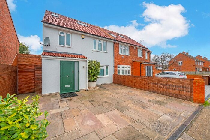 4 Bedroom Semi Detached House For Sale In Worple Road, Isleworth, TW7
