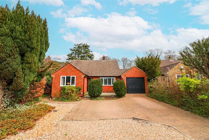 4 Bedroom Detached House For Sale In Fairland Close, Fleet, GU52