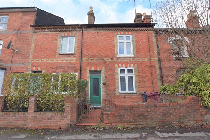 2 Bedroom Terraced House For Sale In Westfield Road, RG4