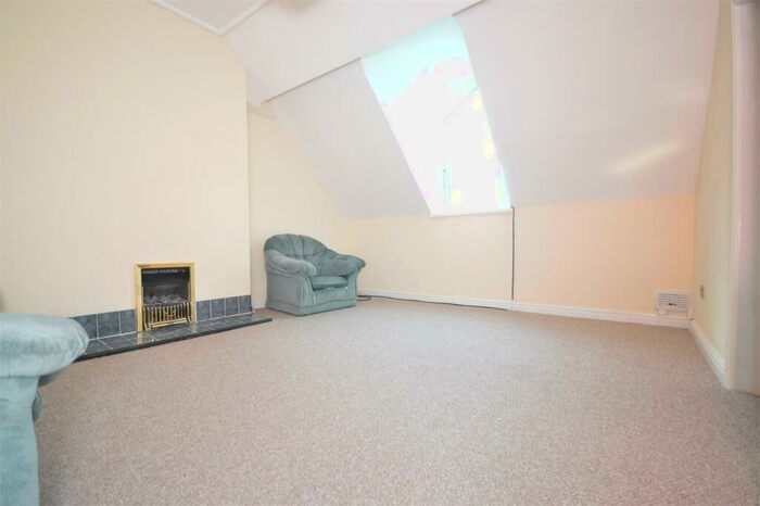 2 Bedroom Flat To Rent In Flat Park Park Road SouthPrenton, RD26