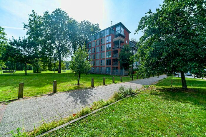 2 Bedroom Flat To Rent In Ellington House, Southwold Road, Hackney, E5