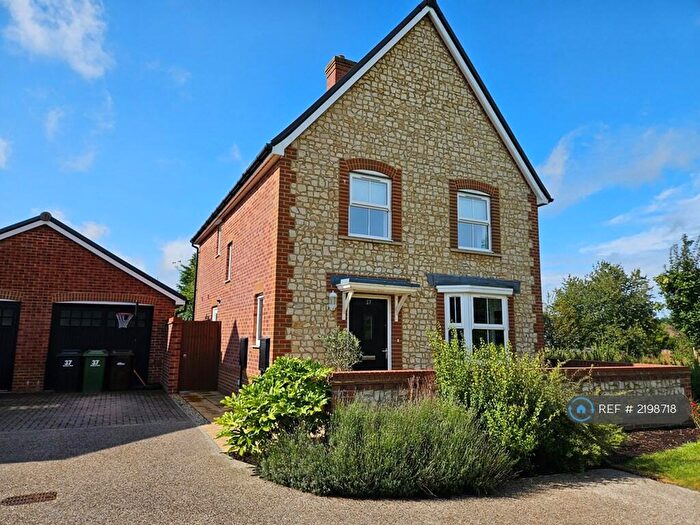 4 Bedroom Detached House To Rent In Weald Way, Petersfield, GU31
